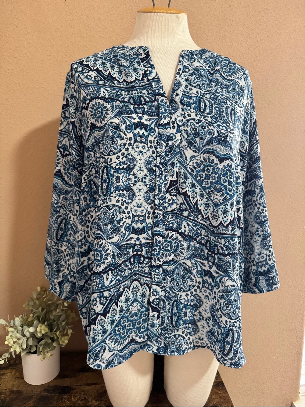 Dana Buchman Blue & White Paisley Button-Down Blouse